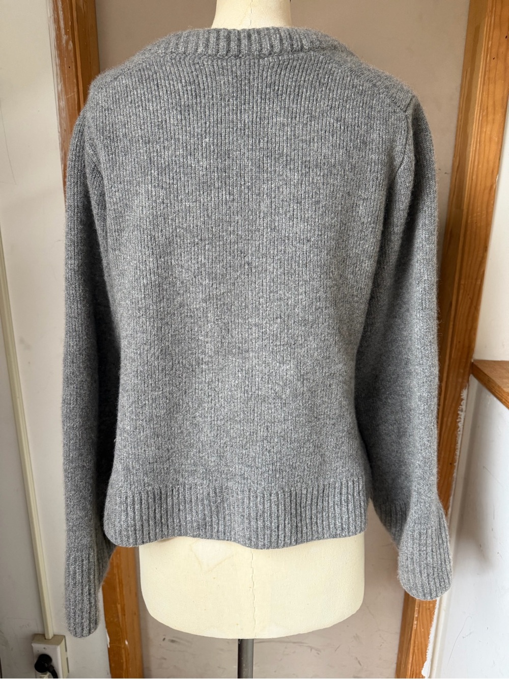 $2150 Khaite Caro Cashmere Cardigan in Gray - Size XL - Picture 10 of 15